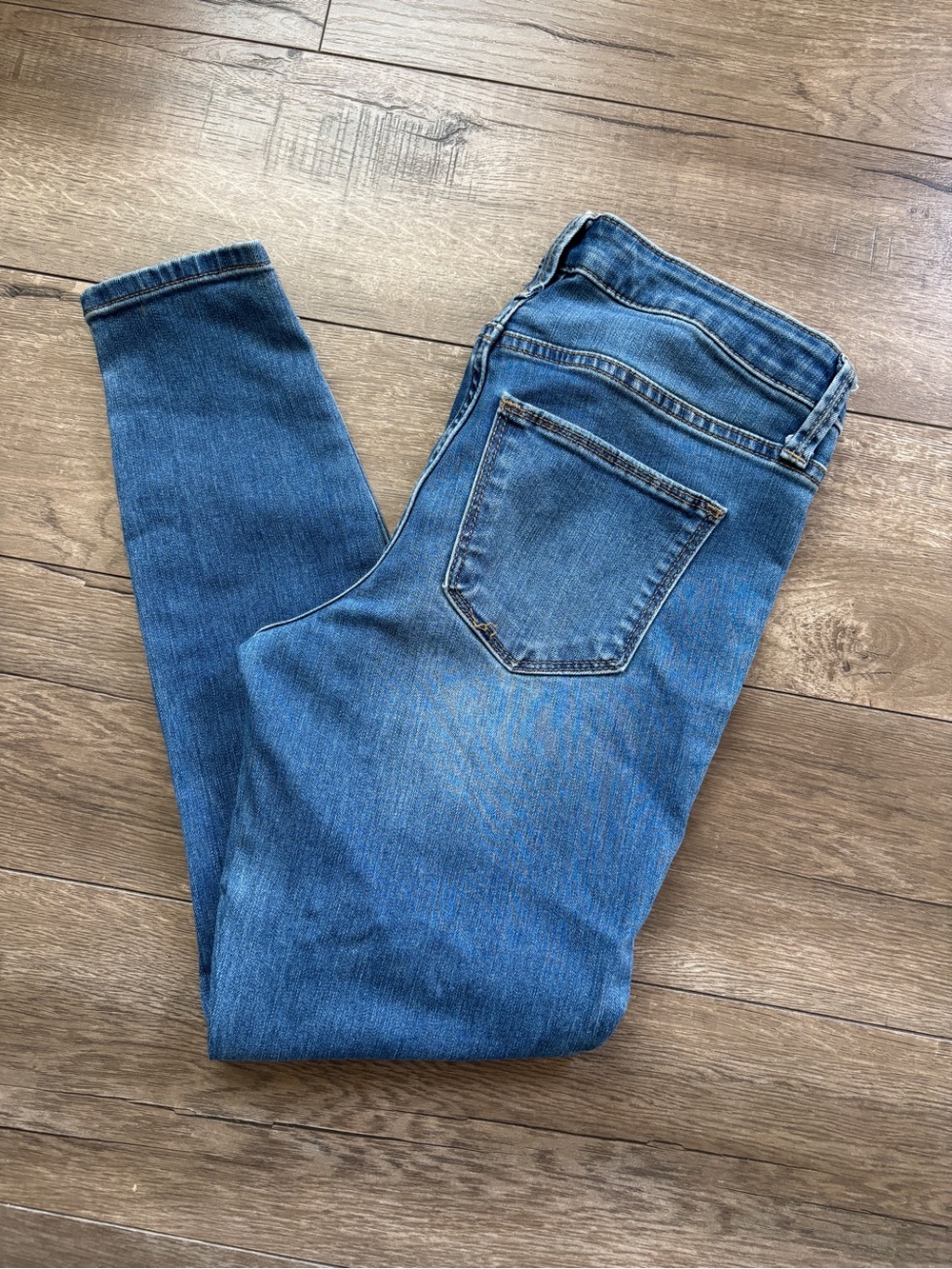 Universal Thread Women’s Skinny Jeans - Classic Blue Wash